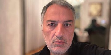 „სვეტებად“ და “ინტელიგენტად” რომ მიაქვს თავი, ისეთებიც კი არ ერიდებიან ზედა სართულებიდან საზამთროების გადმოყრას” – ბერდია კალანდია
