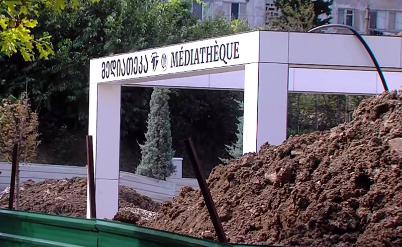 ზღვის უბნის ახლად გახსნილ პარკში სამუშაოები მიმდინარეობს – გადათხრილია მედიათეკის ტერიტორია