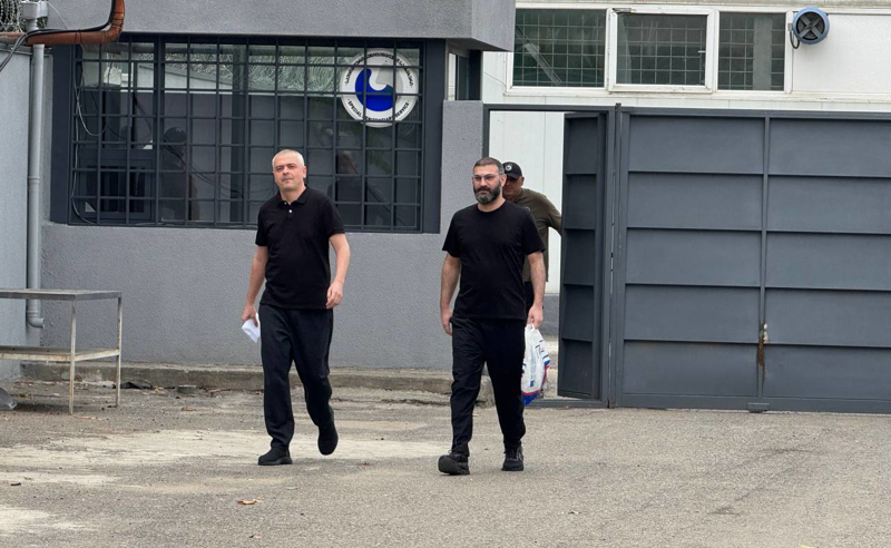 ჯარის საქმეზე დაკავებულები თავისუფლები არიან – ვასილ მხეიძემ და გიორგი ხაინდრავამ ციხე დატოვეს