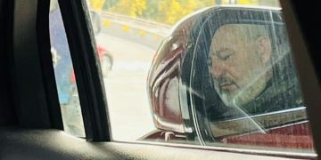 “ეს ფოტო საზმაუსთან 24 საათიანი საპროტესტო აქტის შემდეგ გადავიღე, ღამენათევს რომ ჩასთვლიმა…” – თეონა ჭალიძე