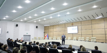 შეხვედრა სტუდენტური პარლამენტის და მთავრობის წარმომადგენლებთან