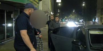 სპეცოპერაცია თბილისში – კრიმინალური პოლიცია უცხო ქვეყნის მოქალაქესთან ნაქირავებ ბინაში შევიდა