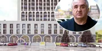 “ყველაფერი გააქვს საქართველოდან, მხოლოდ სახლს იტოვებს“ – ვალერი გელაშვილი ხაშურში ბიზნესს ჰყიდის, მათ შორის მშენებარე კომპლექსს: რა დეტალებს წერს ადგილობრივი მედია