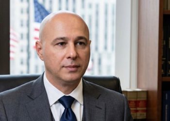 “აფთიაქში ვარ ბრუკლინში, – ვიღაც დაჟინებით მიყურებს და თან ტელეფონით მიღებს!” – გია ხუროშვილი