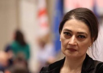 “დაოკდით, სანამ “თქვენც” არ დაიწყეთ ღარიბაშვილივით ციხიდან წერილების წერა. თქვენი მოპარული მილიონების და ფულის გათეთრების შესახებაც იცის ივანიშვილმა” – თაკო ჩარკვიანი