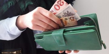 საქასტატის მტკიცებით, დასაქმებულთა საშუალო ხელფასი 2 165.2 ლარია