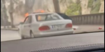 (ვიდეო) – სანაპიროზე ავტომობილს ცეცხლი გაუჩნდა
