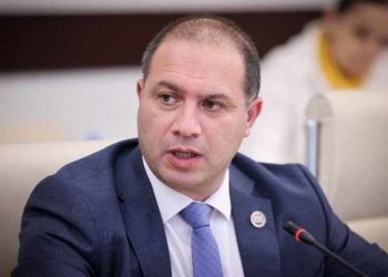 ახალი დავალება მშობლებს – რატომ დაგვიანდა სასკოლო ფორმების შემოტანა?