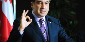 „ვინც მე პინოჩეტის მადარებს, მინდა განგანათლოთ“ – სააკაშვილი